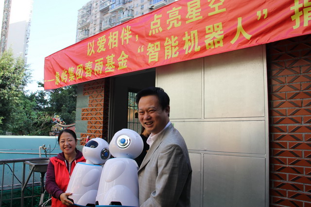 捐贈“星星的孩子”“智能機(jī)器人”_調(diào)整大小.JPG